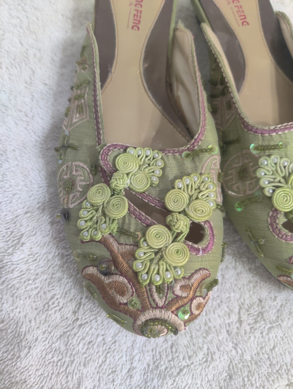 Yin Xiang Feng Embroidered And Beaded Slip-On Mules - Picture 7 of 9